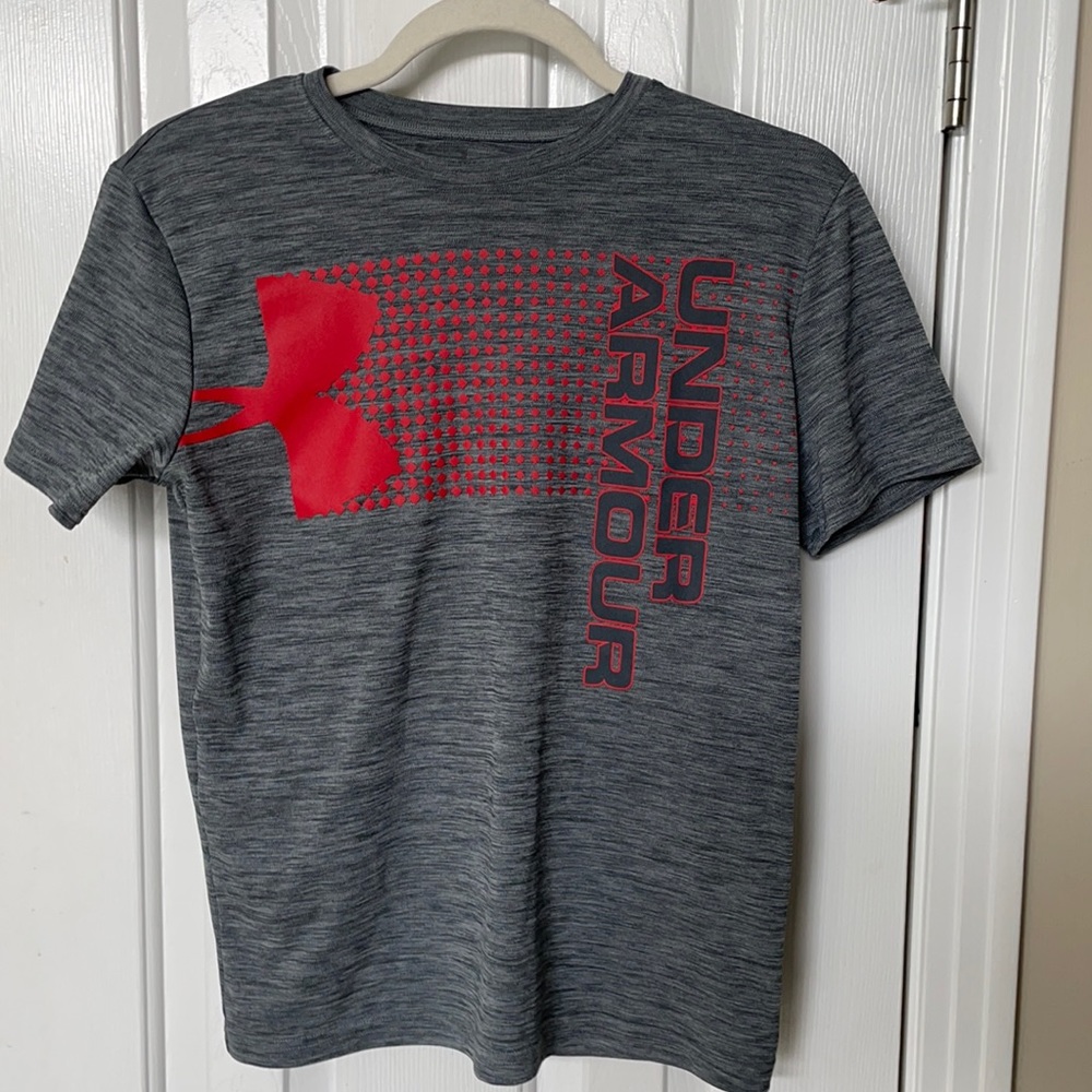 Boy’s gray Under Armour t-shirt, size youth large
